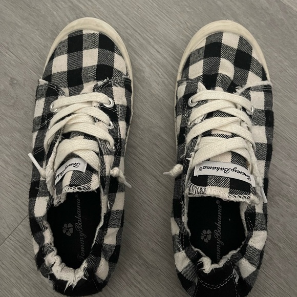 Tommy Bahamas tennis shoes used couple of times in good Condition - Picture 2 of 4